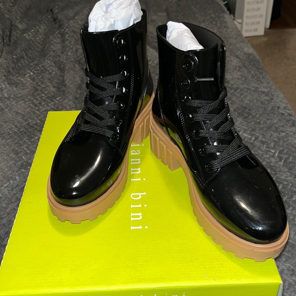 Black Rainboots